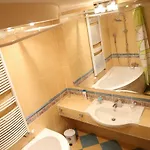 Luxury Apartment *